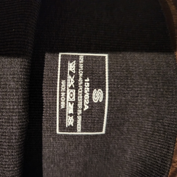 🛍 Women's workout set matching top/shorts - Picture 2 of 7